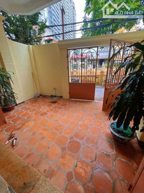 HOÀNG QUỐC VIỆT  - CẦU GIẤY – Ô TÔ VIEW HỒ - 101 M2 – 4 TẦNG – MẶT TIỀN 5.2 M – GIÁ 30.8 T