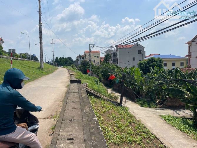 SIÊU PHẨM MẶT PHỐ GIÁ NGON Ô TÔ 7 CHỖ VÀO ĐẤT