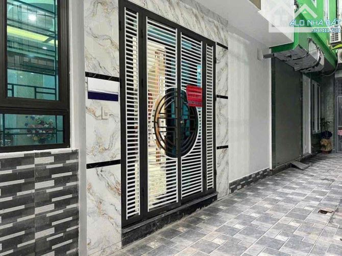 Bán NHÀ ĐẸP Hoàng Quốc Việt 45m x 6T- 8 ngủ-gần phố- gần bãi ô tô- giá chào  9,999 tỷ
