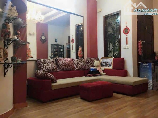 BÁN NHÀ HÀO NAM – ĐỐNG ĐA GẦN GA CÁT LINH, PHÂN LÔ ĐƯỜNG Ô TÔ VÀO TẬN NHÀ, 4 TẦNG NỞ HẬU.