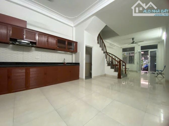 YÊN NGHĨA, Ô TÔ VÀO NHÀ, NGÕ THÔNG, 2 THOÁNG , DIỆN TÍCH70M2, 4 TẦNG , GIÁ 5.85 TỶ