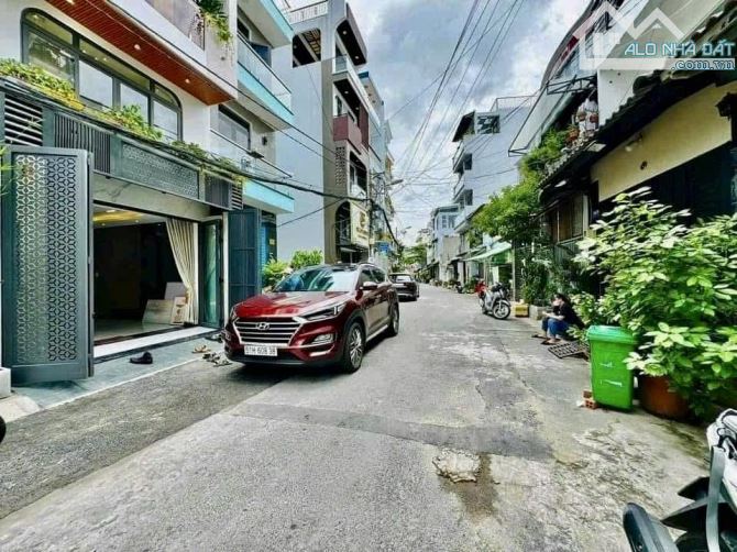 Hoa Lâm, đường ô tô tránh nhau - 76m 5tầng MT 4,5m vuông vắn kinh doanh - giá tốt