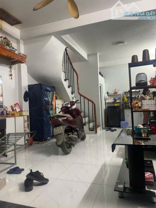 Bán nhà Phúc Lợi Long Biên giảm giá 1 tỷ để bán cần tiền thanh khoản.