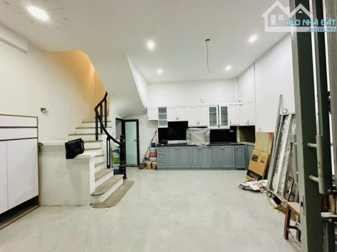 BÁN NHÀ RIÊNG PHỐ LÊ THANH NGHỊ - 5 TẦNG 3 NGỦ - NHÀ ĐẸP ĐỦ NỘI THẤT - SĐCC