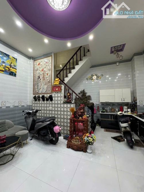 NHÀ 1 TRỆT 3 LẦU ĐƯỜNG TRẦN QUANG KHẢI - NGAY TRUNG TÂM NINH KIỀU giá 2.5 tỷ