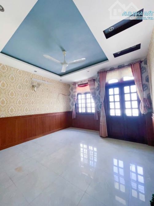 NT017 CHO THUÊ MẶT TIỀN KINH DOANH - Nhà Mặt Đường Đồng Khởi, 1 Trệt 3 lầu.