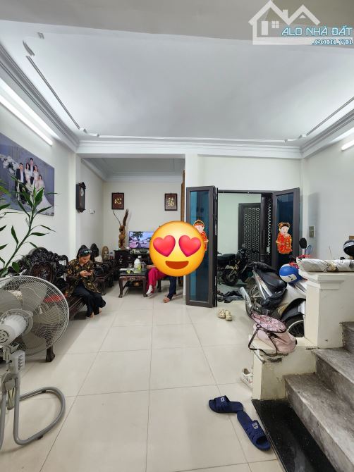 Nhà đẹp ở luôn Trần Thái Tông Cầu Giấy. Sổ 45m, 4 tầng 4 ngủ MT3m2 Giá 7.5 tỷ Ngõ 3 gác
