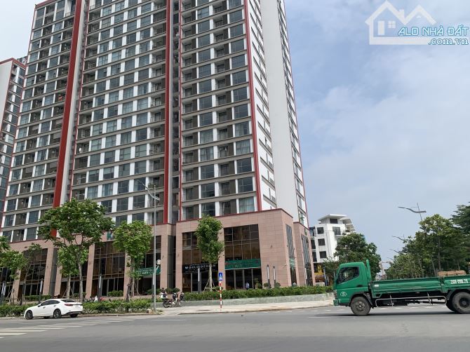 ĐẤT NGỌC THUỴ KHU PHÂN LÔ  Ô TÔ TRÁNH CHIA LÔ XÂY TOÀ KINH DOANH ĐỈNH  175ĐẤT-10MT.22.8 TỶ