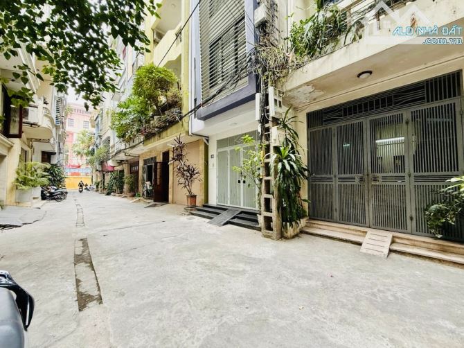 Bán nhà Tôn Thất Thiệp, Ba Đình. 52m2 x 4T, MT 5,2m. Oto đỗ cửa, ô chờ thang máy. 25,8 tỷ.