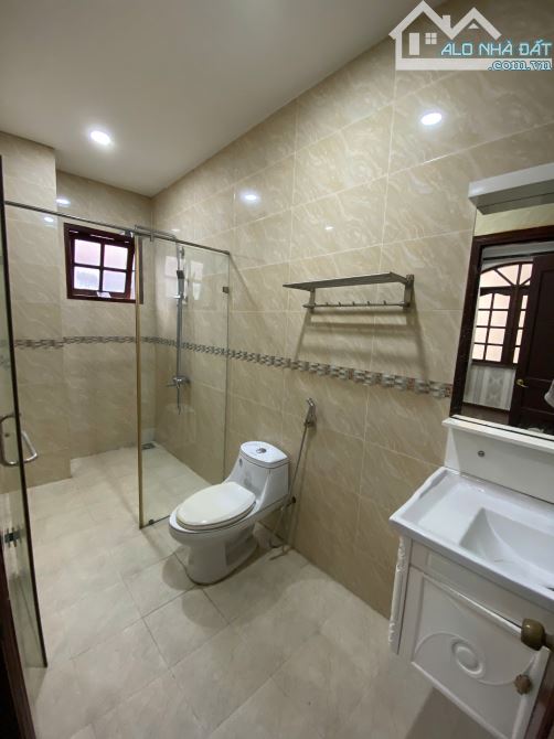 BÁN GẤP TÒA NHÀ 12X20M 1 TRỆT 2 LẦU – ĐƯỜNG 10M PHƯỜNG ĐHT Q12
