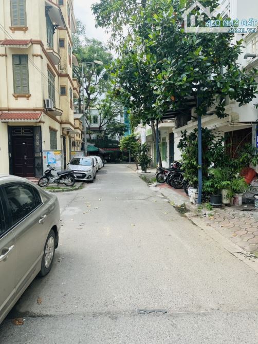 Bán nhà 75m2 căn góc view vườn hoa,ô tô tránh đỗ gara mặt tiền lớn cạnh Hồ Linh Đàm