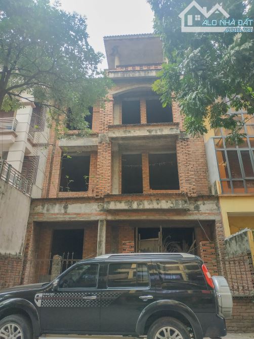 Bán biệt thự KĐT Cầu Bươu, 122m², MT 8m, xây thô 3 tầng, giá tốt 22.8 tỷ – đầu tư sinh lời