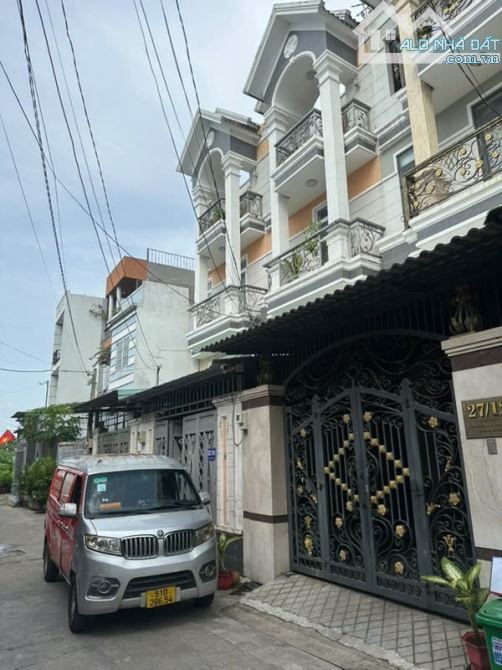 Bán nhà đẹp Thạnh Lộc 37, Quận 12, 5 x 17 x 5 tầng,  xe hơi vào nhà, 6.7 tỷ