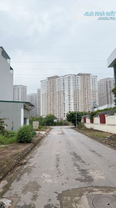DV Khu C Yên Nghĩa View Trường học sử dụng 2 vỉa hè, đẹp k tỳ vết. Diện tích 50m MT 4m