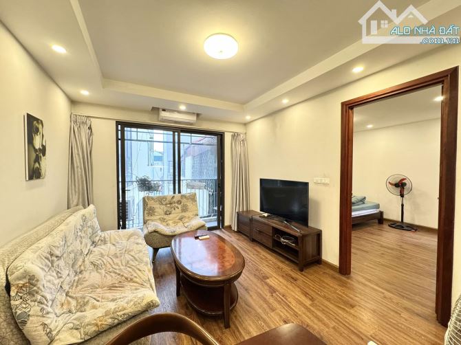 CĂN HỘ 1K1N FULL ĐỒ PHỐ YÊN PHỤ- BAN CÔNG RỘNG- MÁY GIẶT RIÊNG 9.5 triệu/tháng