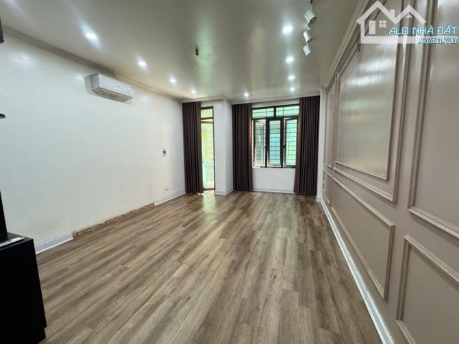 Bán Nhà Phân Lô Đỗ Quang – 42m² x 5T – Ô Tô Tránh – Kinh Doanh Đỉnh – Full Nội Thất – 17.9