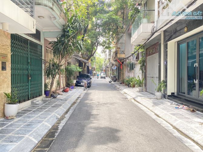 PHÂN LÔ OTO ĐỖ CỬA , KINH DOANH VĂN PHÒNG , GẦN PHỐ 20M RA OTO TRÁNH KINH DOANH