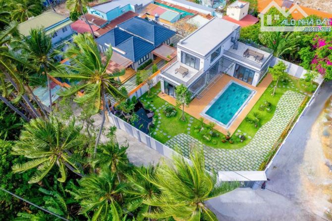 Bán căn villa hồ bơi tại Mũi Né, TP, Phan Thiết, sát biển, nội thất cao cấp