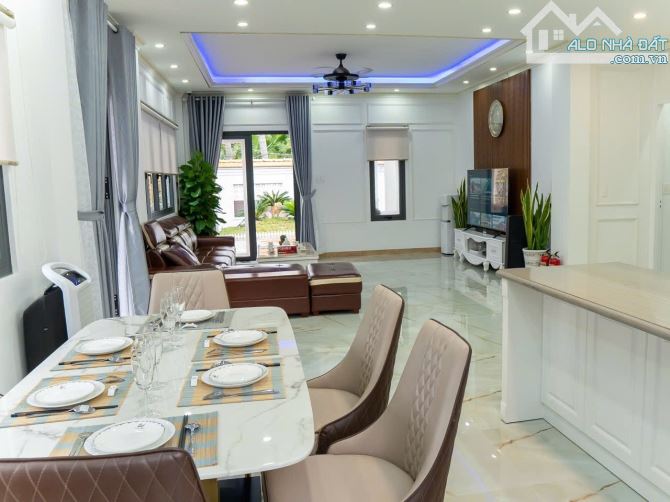 Bán căn villa hồ bơi tại Mũi Né, TP, Phan Thiết, sát biển, nội thất cao cấp