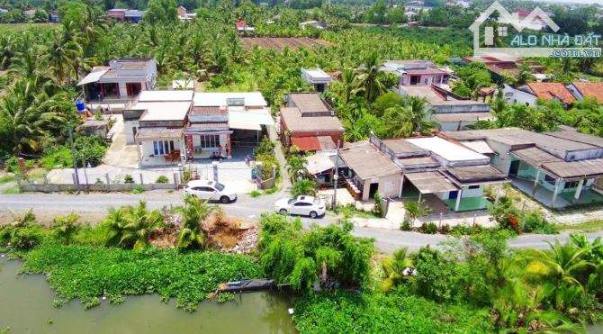 Ngộp ngân hàng cần bán căn nhà 3 mặt tiền 320m² view sông Rạch Gõ || Giá rẻ nhất huyện