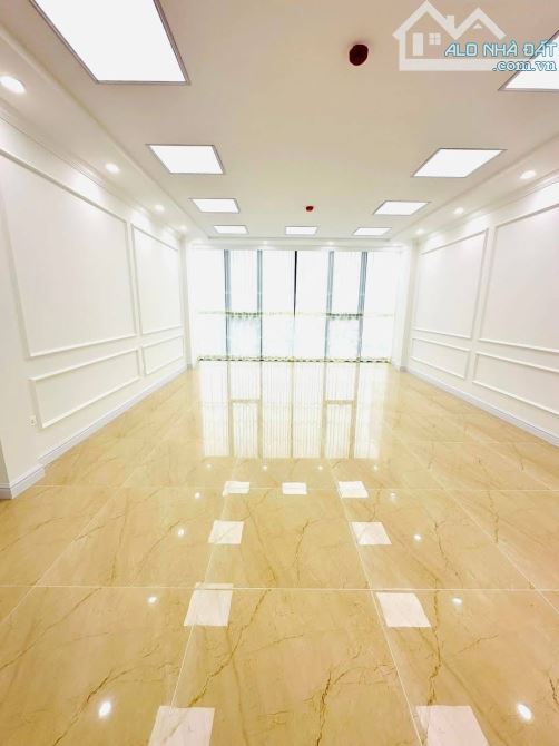 BÁN TOÀ VĂN PHÒNG NGUYỄN HOÀNG 105m2x6T THANG MÁY - MT 5m - 45.5 TỶ - VỈA HÈ - 2 ÔTÔ TRÁNH