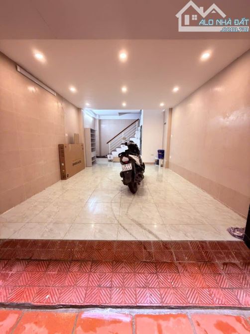 Nhà mới đẹp ở luôn Quan Nhân Cầu Giấy. Sổ vuông 31m, 7 tầng 3 ngủ MT4m Giá 8 tỷ