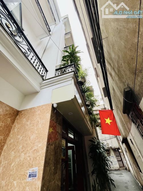 Nhà đẹp ở luôn Lạc Long Quân Cầu Giấy. Sổ vuông 31m, 5 tầng 2 ngủ MT4m Giá 7 tỷ