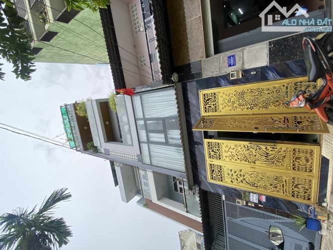 NHÀ 4 TẦNG GẦN MẶT TIỀN ĐỖ XUÂN HỢP Q9 – 56M2 – LỆCH TẦNG – SHR – GIÁ 9 TỶ