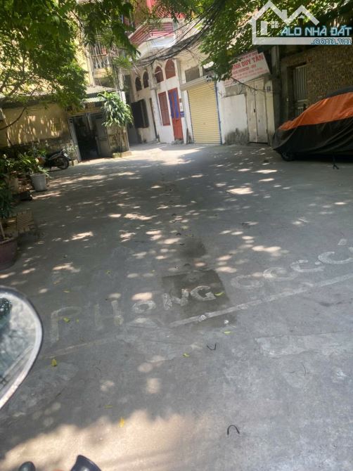 Bán nhà Khuất Duy Tiến, ngõ phân lô ô tô đỗ cửa  DT: 66 m2 x 3,5 tầng chào giá: 16,5 tỷ - 3