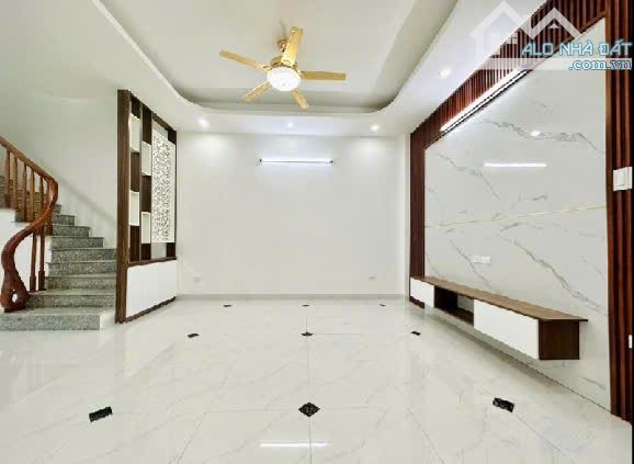 CỔ LINH - THẠCH BÀN - SÀI ĐỒNG AEON - NHÀ MỚI 44 M², 5 TẦNG - 1 NHÀ RA Ô TÔ - FULL NỘI THẤ - 1