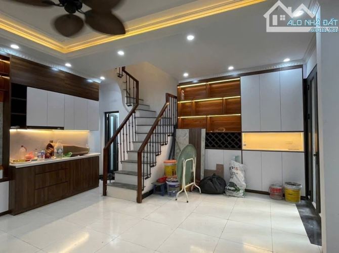 Bán nhà đẹp Thụy Khuê 36m mặt tiền 4m giá chỉ 9.8 tỷ