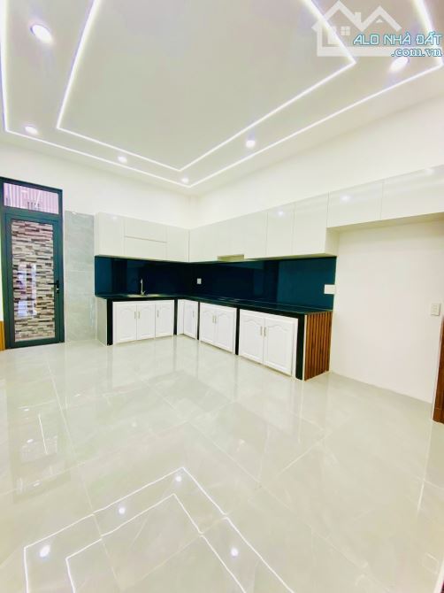 Bán nhà mặt tiền ngay công viên làng hoa, 4 tầng, 8 phòng, khai thác 40tr/tháng, 13 tỷ hon - 1