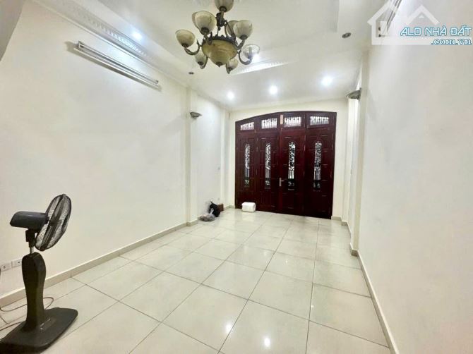 Siêu Hot!!! Bán Nhà ngõ phố Nguyễn Chí Thanh Đống Đa 60m2 5 tầng mt 4m - 1
