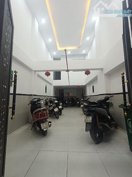 Bán căn hộ dòng tiền Tô Vĩnh Diện CCMN 24 phòng lô góc dòng tiền 120 tr/1 tháng đầy đủ PCC