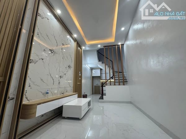 Nhà đẹp ở luôn Cầu Giấy. Sổ vuông 32m, 5 tầng 3 ngủ MT3m3 Giá 7 tỷ Ô tô tránh cách 10m - 1