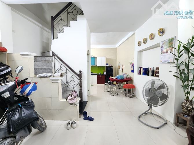 Nhà đẹp ở luôn Trần Thái Tông Cầu Giấy. Sổ 45m, 4 tầng 4 ngủ MT3m2 Giá 7.5 tỷ Ngõ 3 gác - 1