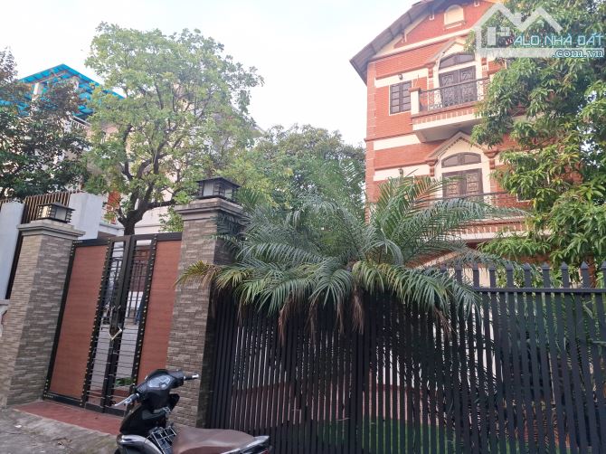💥🚖💥 Biệt Thự Sân Vườn, 320m, giá 16,8 tỷ, ô tô ngủ trong nhà - 1