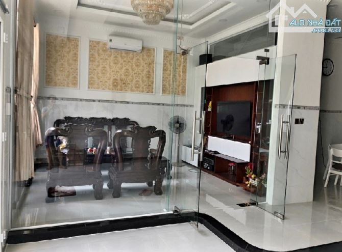 Bán nhà  ( 8 X 12 ) Lê Văn Quới Hẻm xe hơi vào nhà, 4 tầng nội thất nhập khẩu giá 7,7 tỷ. - 1