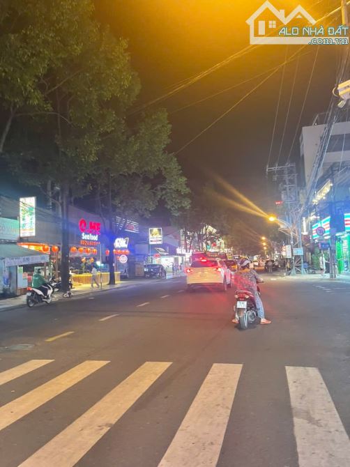 Cần bán lô đất Mặt tiền Nguyễn thị minh khai, ngay gần khách sạn Virgo. Đang cho thue 60tr - 1