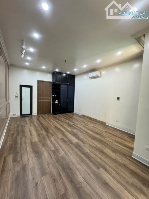 Bán Nhà Phân Lô Đỗ Quang – 42m² x 5T – Ô Tô Tránh – Kinh Doanh Đỉnh – Full Nội Thất – 17.9 - 1
