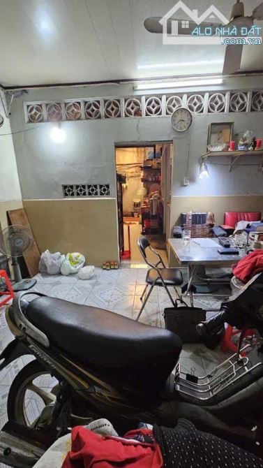 Bán Gấp Nhà 2 Tầng Mặt Tiền Rộng – Khu VIP Lạc Long Quân – Có Dòng Tiền Ngay - 1