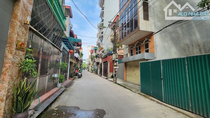 Bán 62m2 đất ngay ngã 3 Đông Mỹ, phân lô ô tô tải vào đất, mặt ngõ thông - 1