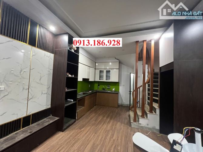 Bán nhà mới xây 5 tầng, gần ô tô – giá chỉ 180/m - 1