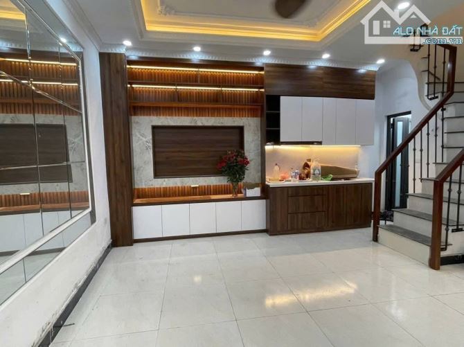 Bán nhà đẹp Thụy Khuê 36m mặt tiền 4m giá chỉ 9.8 tỷ