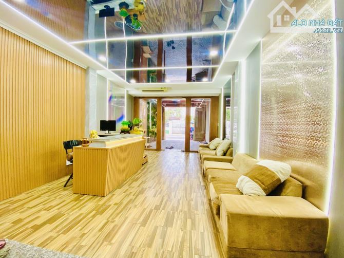 Bán nhà mặt tiền ngay công viên làng hoa, 4 tầng, 8 phòng, khai thác 40tr/tháng, 13 tỷ hon - 2