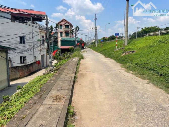 SIÊU PHẨM MẶT PHỐ GIÁ NGON Ô TÔ 7 CHỖ VÀO ĐẤT - 2