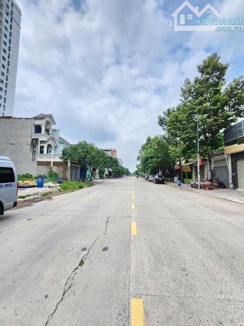 9,9Tỷ TL🔥Bán nhà 1 Trệt 5 Lầu hoàn công Vincom550_KDC Sóng Thần, P.Dĩ An, Tp Dĩ An - 2