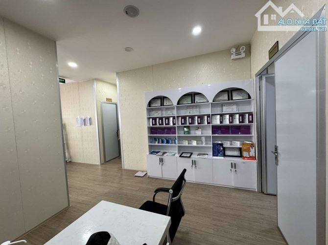 Bán nhà mặt tiền KD ngộp bank, hạ chào 10 tỷ, Lý Chính Thắng, P7, Q3,205m2, 2 tầng, nở hậu - 2