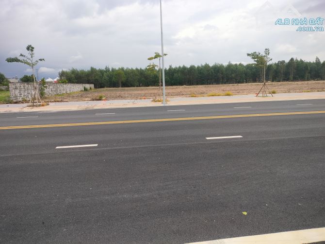 1ha 4200 thổ cư, đường nguyễn huệ - tp.phú mỹ - 2