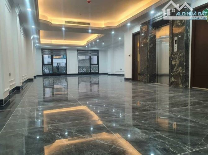 BÁN TOÀ VĂN PHÒNG NGUYỄN HOÀNG 135m2x9T THANG MÁY - MT 7m - 83 TỶ HẦM - 3 ÔTÔ TRÁNH - KD - 2